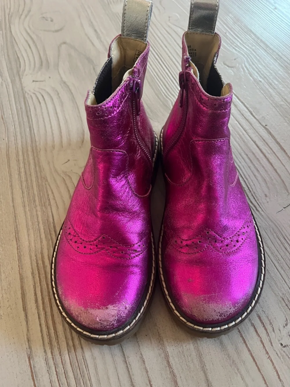 Mini Boden leather chealsea Metallic Pink Ankle Boots size 11.5 or EU 29